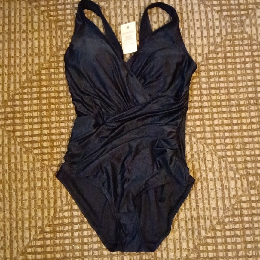 Classic Black V-Neck Ruched One-Piece Swimsuit - Women - Picture 4 of 4